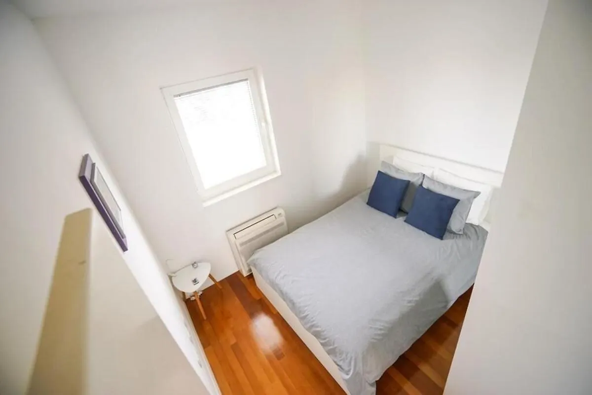 Apartment Zara White